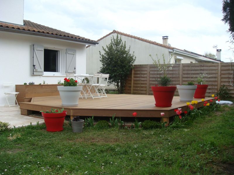 Paysagiste pour réalisation d'une terrasse en bois à St Aubin de Médoc