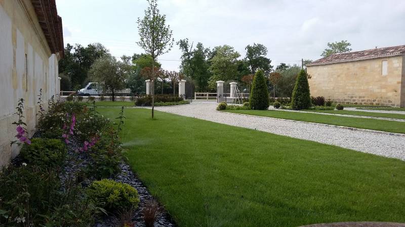 Paysagiste pour création de massifs à Saint Aubin de Médoc