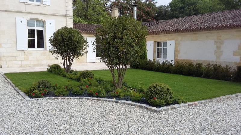 Paysagiste pour création de massifs au Taillan Médoc