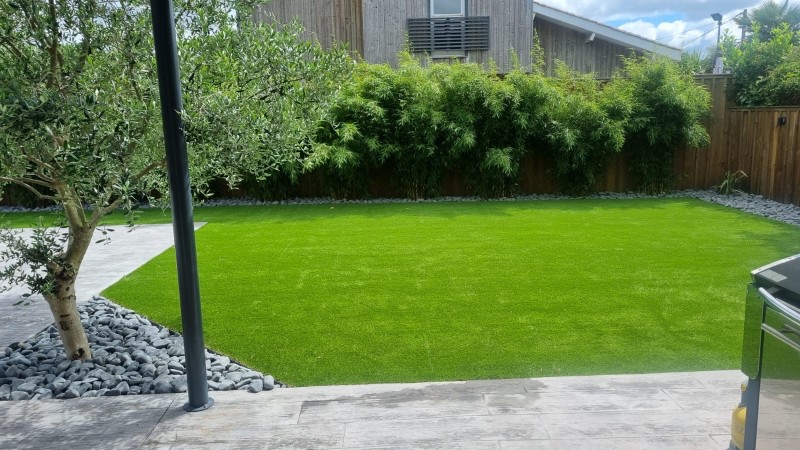 Devis et tarif pour pose de gazon synthétique pratique et sans entretien à Blanquefort