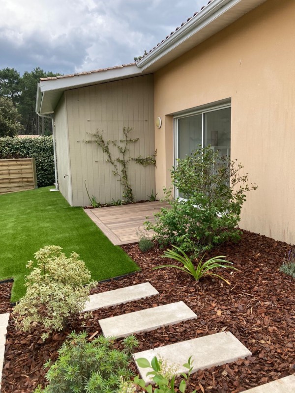 Pose de gazon synthétique ou naturel en rouleaux à Lacanau Océan