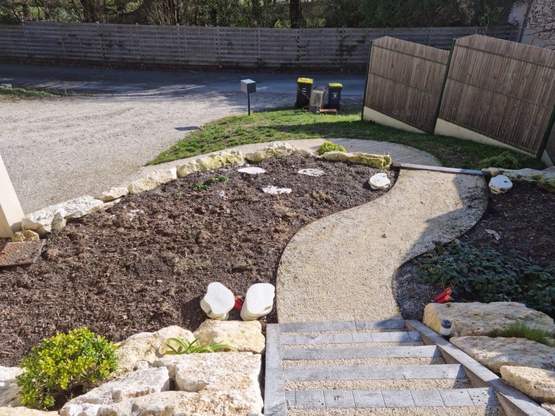 Installation de clôture rigide et engazonnement à Latresne