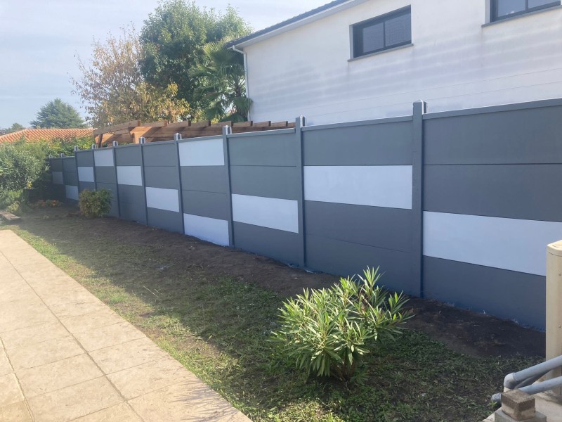 Pose de clôture rigide à Mérignac Gironde par Demercy Paysages spécialiste des aménagements extérieurs durables