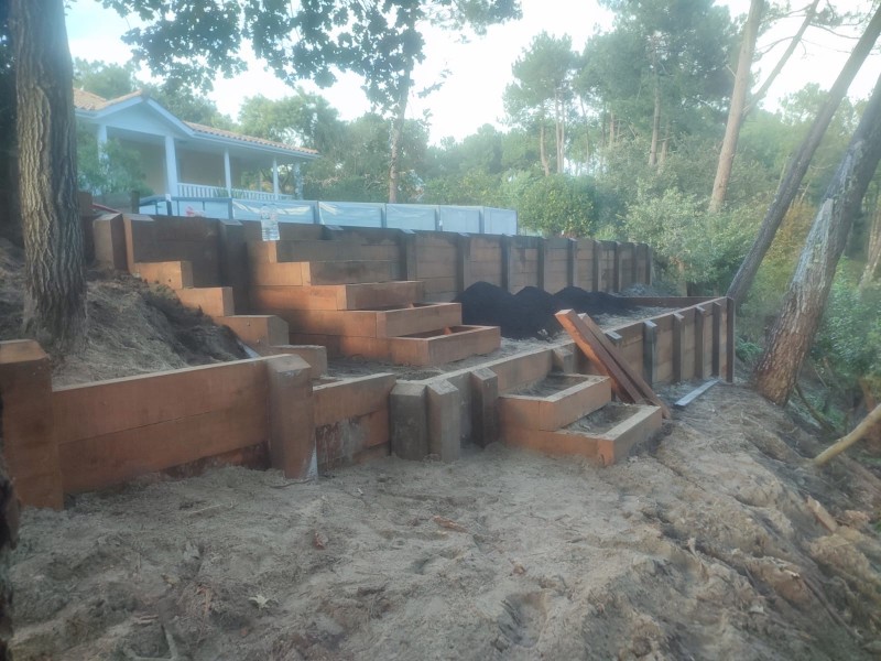 création de murs de soutenement en escaliers à lacanau ocean