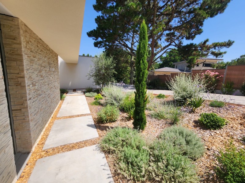 Aménagement de talus bâché, enrochement en pierre et talus planté à Arsac avec Demercy Paysages