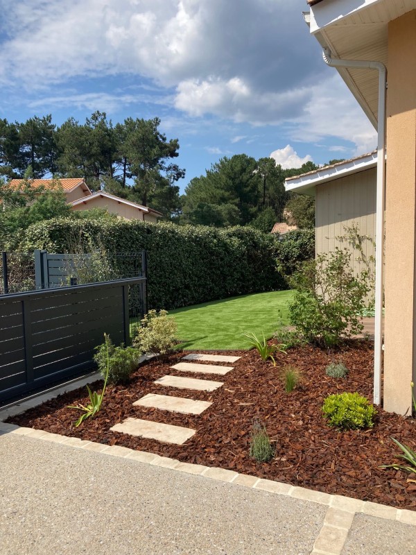 Installation de gazon synthétique à Saint Médard en Jalles