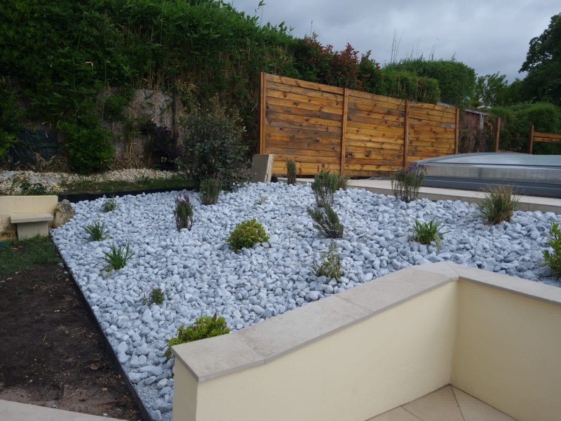 Installation de terrasse en grès cérame au Taillan-Médoc - Rénovation moderne