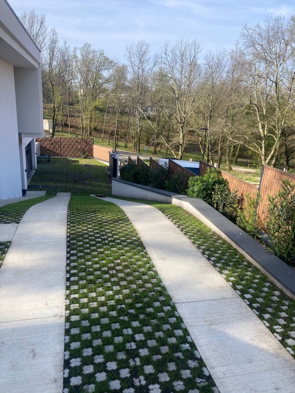 Paysagiste pour création de parking en dalles alvéolées à Boulaic