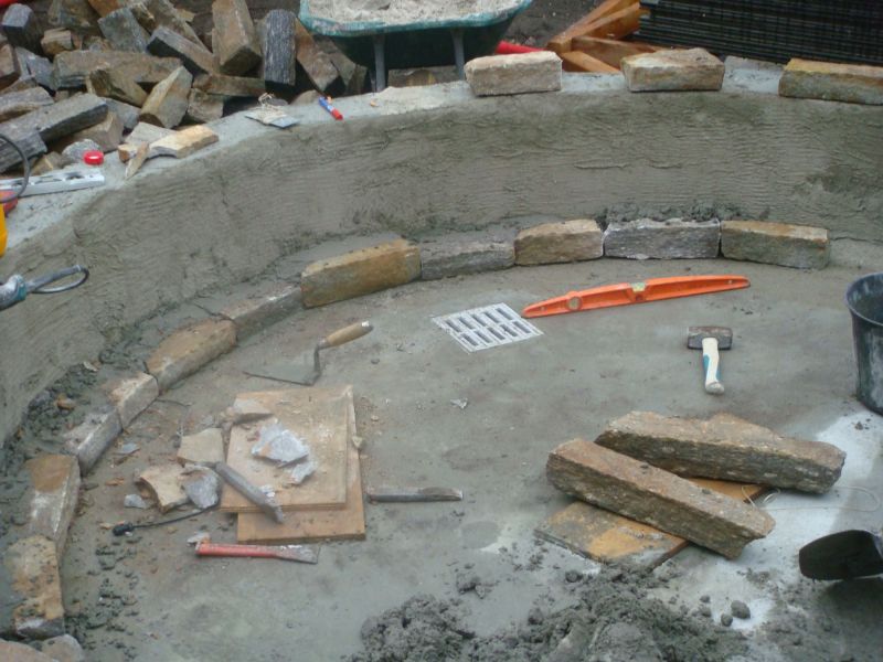 Paysagiste pour réalisation d'un mur en pierres dans le Médoc