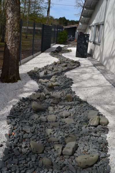 Paysagiste pour réalisation d'une rivière sèche dans le Médoc
