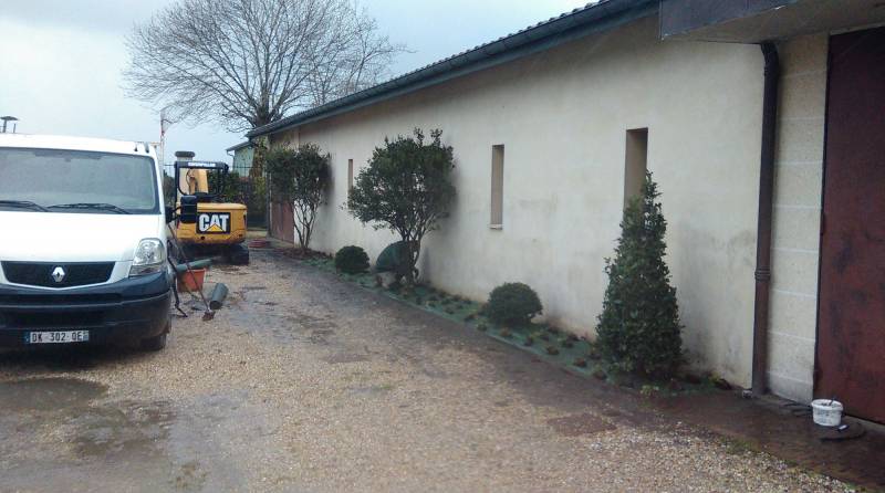Paysagiste pour création de massifs au Taillan Médoc