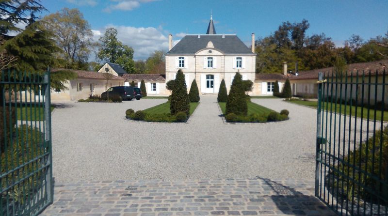Réalisation de terrasses en pavés anciens à Bordeaux