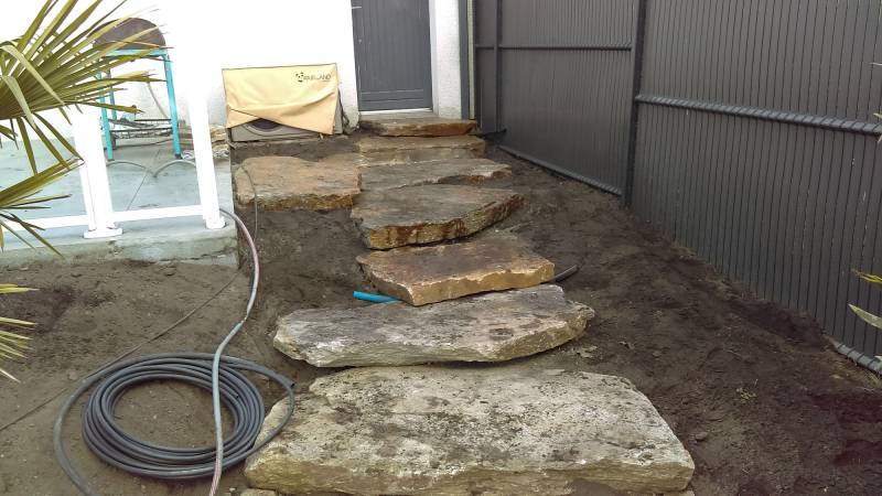 Réalisation d'un escalier en pierres par un paysagiste à Eysines