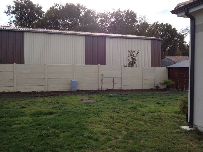 Paysagiste pour pose de clôture en béton à Saint Aubin de Médoc