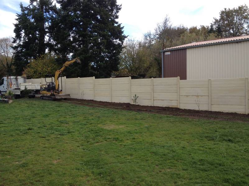 Pose de clôture en béton au Taillan Médoc