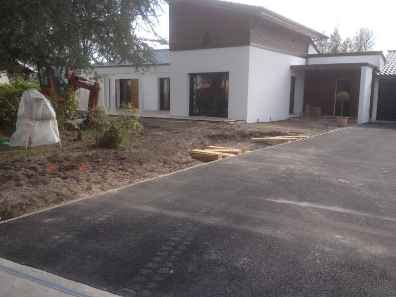 Aménagement paysager d'une entrée au Taillan Médoc