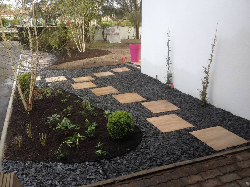 Paysagiste pour aménagement d'une entrée de maison à Martignas sur Jalles