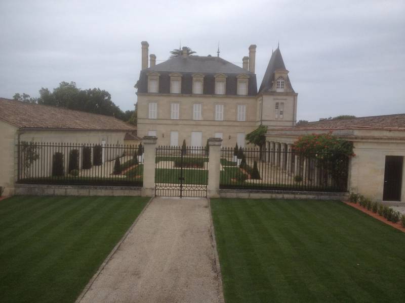 Installation d'un gazon en rouleaux par un paysagiste à Eysines