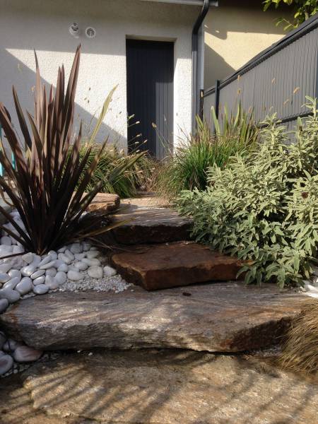 Conception et pose d'un escalier naturel à Lacanau