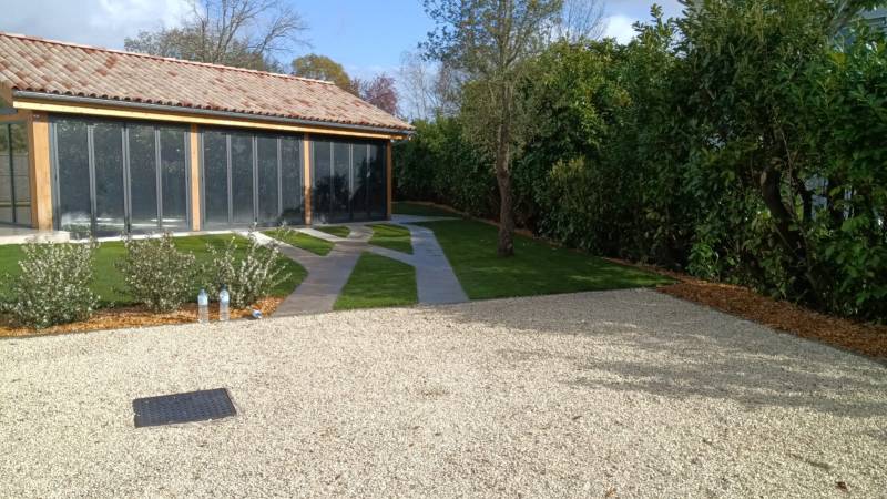 Pose de gazon en plaques à Saint-Médard-en-Jalles : une pelouse parfaite en toute saison