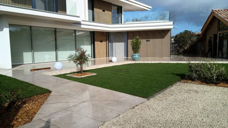 Pose de gazon en plaques à Saint-Médard-en-Jalles : une pelouse parfaite en toute saison