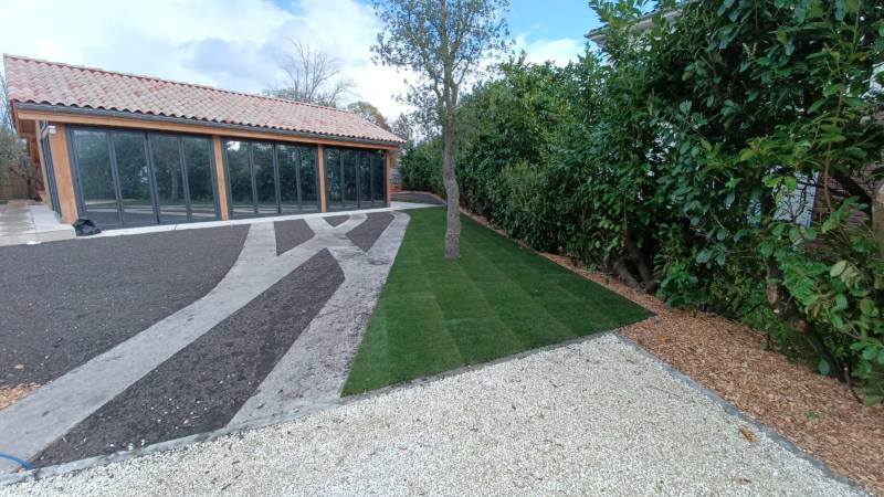 Pose de gazon en plaques à Saint-Médard-en-Jalles : une pelouse parfaite en toute saison