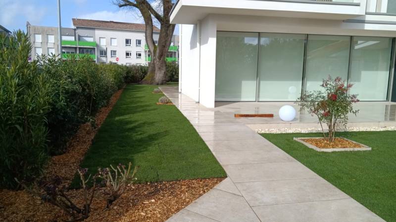 Pose de gazon en plaques à Saint-Médard-en-Jalles : une pelouse parfaite en toute saison