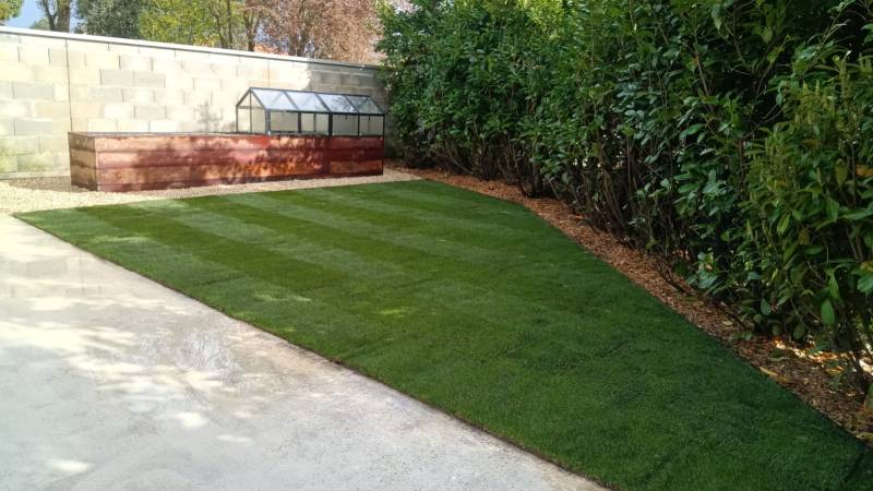 Pose de gazon en plaques à Saint-Médard-en-Jalles : une pelouse parfaite en toute saison