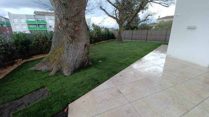 Pose de gazon en plaques à Saint-Médard-en-Jalles : une pelouse parfaite en toute saison