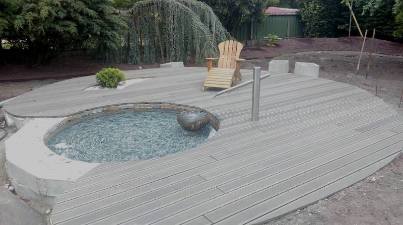 Construction d'un bassin en pierre sur mesure et d'une terrasse en composite à Saint Médrad en Jalles