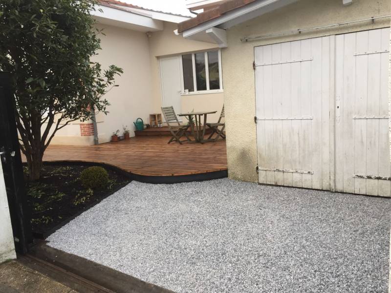 Pose de terrasse bois et création d'un parking en Nidagravel à Mérignac