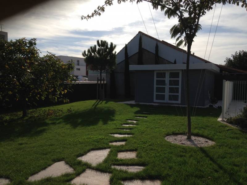 Paysagiste pour la pose d'un cabanon bois et aménagement du jardin à Bruges