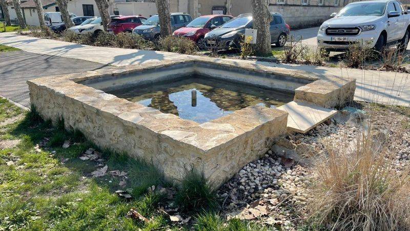 Réalisation d'un bassin en pierres à débordement à Bouliac