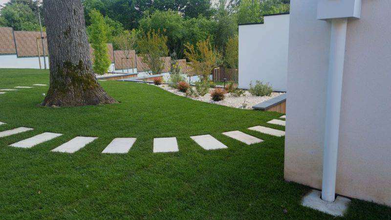 Pose de gazon en rouleaux à Saint Médard en Jalles