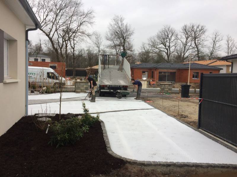 Entreprise espaces verts pour la réalisation d'un parking stabilisé proche de Bordeaux