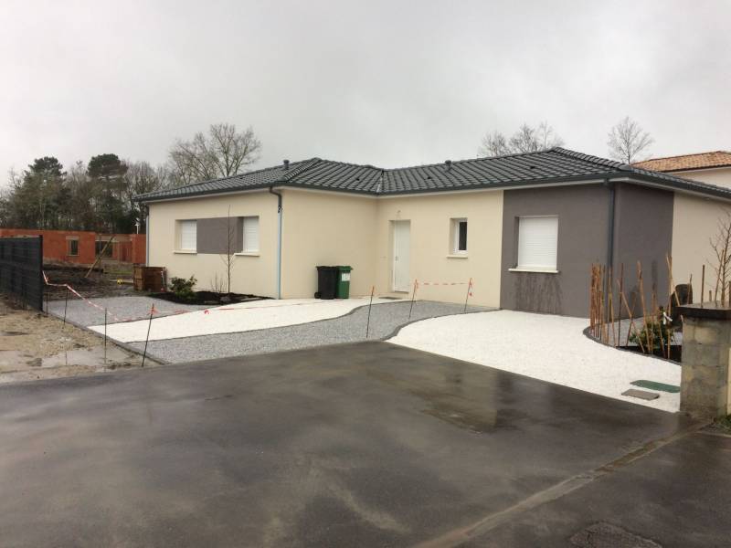 Saint Aubin de Médoc : parking réalisé par un paysagiste