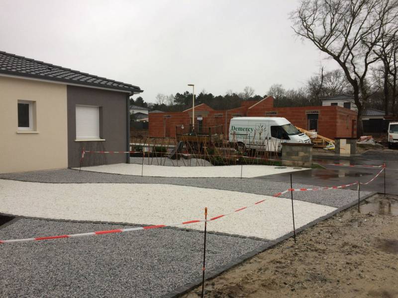 Proche d' Eysines : parking en dalles alvéolées par un paysagiste