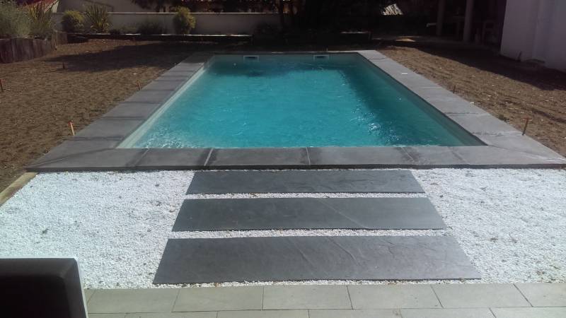 Aménagement paysager d'un bord de piscine à Arsac